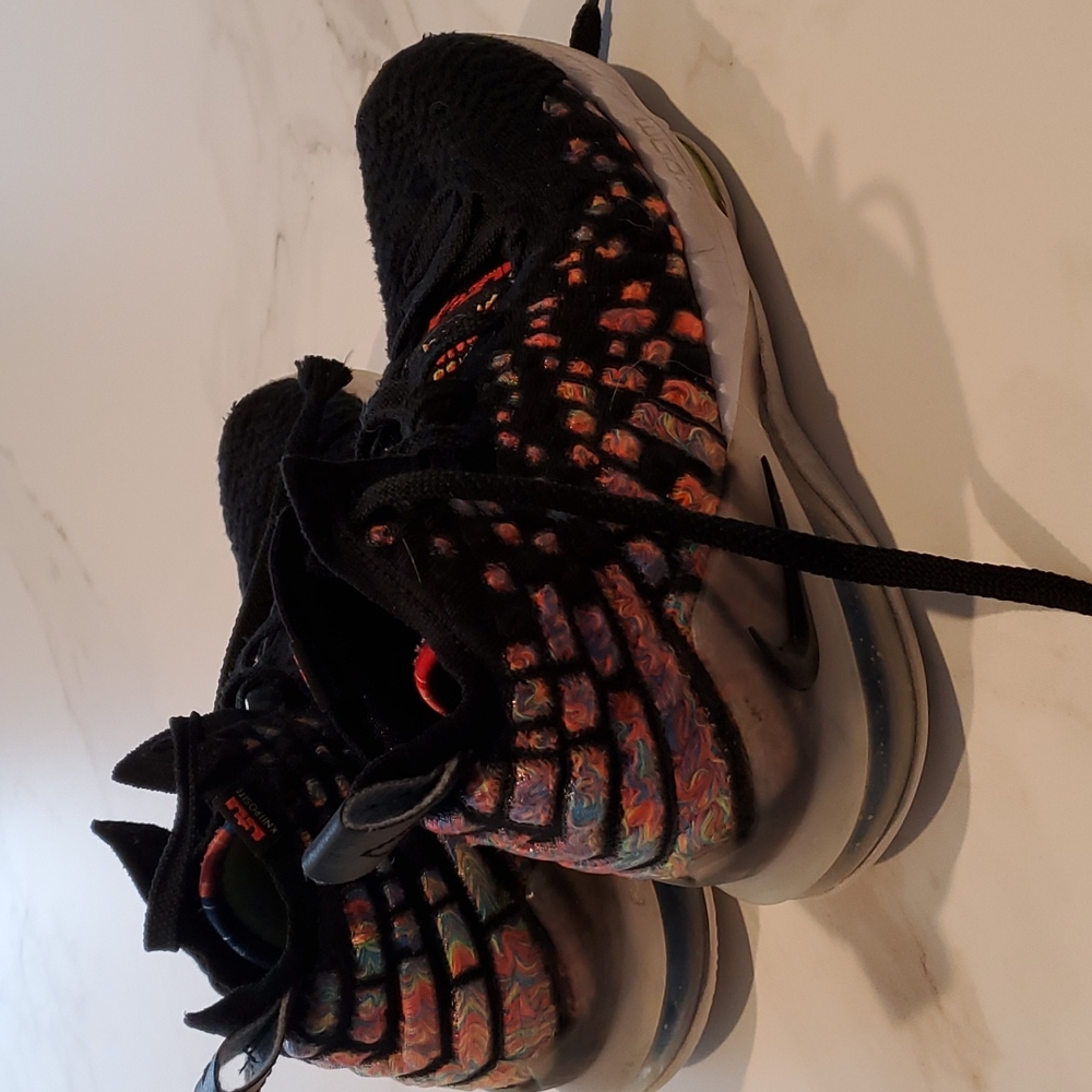 Nike sneakers, boy size 5.5